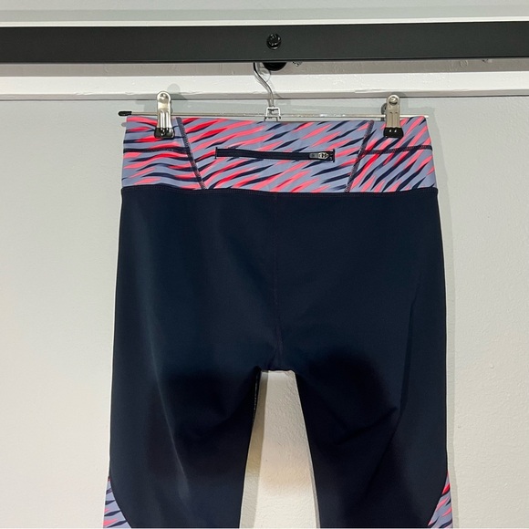 Women’s Athleta Electra Sonar 7/8 Tight Blue and Pink Mesh Calf Leggings Small - Picture 8 of 10